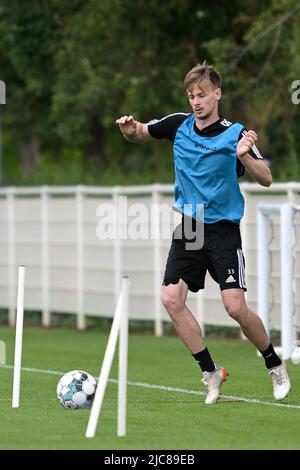 Leuven, Belgio. 10th giugno 2022. Mathieu Maertens di OHL ha ritratto in azione durante la prima sessione di allenamento della stagione 2022-2023, della squadra di calcio belga di prima divisione OH Leuven, venerdì 10 giugno 2022 a Oud-Heverlee, Leuven. BELGA PHOTO JOHAN EYCKENS Credit: Belga News Agency/Alamy Live News Foto Stock