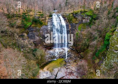 Cascata di Suuctu (Suuctu Selalesi) a Mustafakemalpasa, Bursa, Turchia. Veduta aerea della cascata nel Parco Naturale di Suutu. Foto Stock
