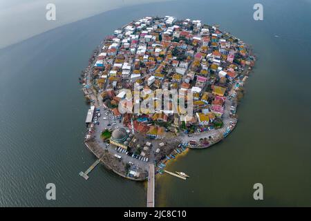 GOLYAZI, BURSA, TURCHIA. Golyazi è una città fondata su una penisola sul lago di Uluabat. Foto Stock