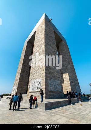 CANAKKALE, TURCHIA - 26 MARZO 2022: Memoriale dei Martiri Canakkale nello stretto di Canakkale (Dardanelli). Foto Stock