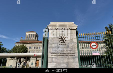 Ginevra, Svizzera - 30 maggio 2022: Firma e logo dell'Organizzazione mondiale del commercio (OMC) (OMC) Foto Stock