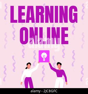 Apprendimento delle didascalie concettuali online. Panoramica aziendale Impara qualcosa di nuovo con l'aiuto di internet e della tecnologia due colleghi Holding Lamp Foto Stock