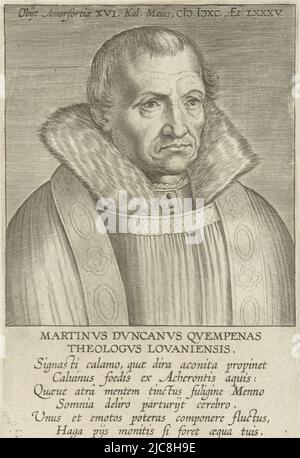 Ritratto di Martinus Donck, sacerdote olandese. Busto a destra. La stampa ha un top latino e la didascalia ed è parte di una serie di famosi scrittori dei Paesi Bassi, Ritratto di Martinus Donck Martinvs Dvncanvs qvempenas famosi scrittori dei Paesi Bassi Bibliotheca Belgica , tipografia: Philips Galle, (attribuita al laboratorio di), Aubert le Mire, editore: Franciscus Foppens, tipografo: Anversa, Anversa, Editore: Bruxelles, 1604 e/o 1739, carta, incisione, h 165 mm x l 111 mm Foto Stock