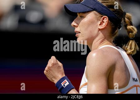 ROSMALEN - tennista Ekaterina Alexandrova (Russia) in azione durante la partita contro Veronika Kudermetova (non nella foto, Russia) al torneo internazionale di tennis Libema Open. Il torneo di tennis olandese combinato per uomini e donne si terrà sui campi in erba di Autotron per dodici giorni. LEVIGATRICE ANP KING Foto Stock