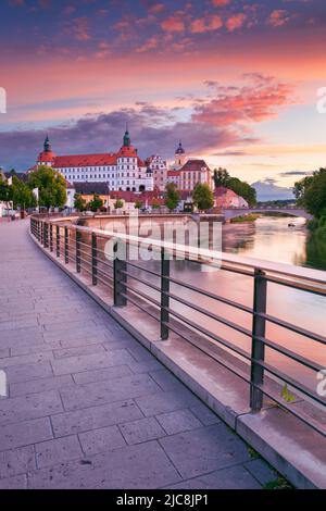 Neuburg an der Donau, Germania. Immagine del paesaggio urbano di Neuburg an der Donau, Germania al tramonto estivo. Foto Stock