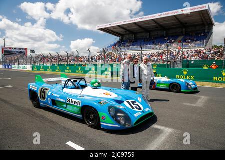 Le Mans, Francia. 11th giugno 2022. Henri Pescarolo, Matra MS670, con la vettura vincente dell’edizione 1972 con Gérard Larrousse, Matra 670B, vettura vincente dell’edizione 1974 2022, ritratto con Pierre Fillon, Presidente ACO durante la 2022 Road to le Mans, 3rd round della Michelin le Mans Cup, sul circuito della Sarthe, Dal 8 al 11 giugno 2022 a le Mans, Francia - Foto Joao Filipe / DPPI Credit: DPPI Media/Alamy Live News Foto Stock