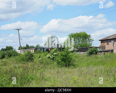 Sittingbourne, Kent, Regno Unito. 11th giugno 2022. Lo storico treno a vapore 'Clan Line' (no 35028) che passa attraverso Sittingbourne, Kent questo pomeriggio - a metà strada del suo viaggio da Londra a dover. Credit: James Bell/Alamy Live News Foto Stock