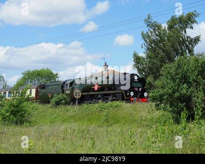 Sittingbourne, Kent, Regno Unito. 11th giugno 2022. Lo storico treno a vapore 'Clan Line' (no 35028) che passa attraverso Sittingbourne, Kent questo pomeriggio - a metà strada del suo viaggio da Londra a dover. Credit: James Bell/Alamy Live News Foto Stock