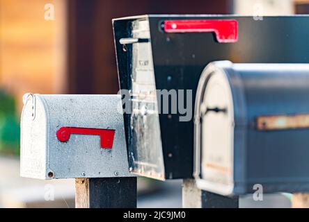 Vecchie cassette postali in metallo degli Stati Uniti in città, California. Foto Stock