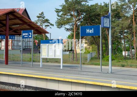 Hel, Voivodato Pomeriano / Polonia - Giugno 2 2022: Hel, una città del Voivodato Pomeriano in Kashubia, viste di strade, case Foto Stock