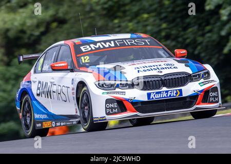 11th giugno 2022; Oulton Park, Little Budworth, Cheshire, Inghilterra; Kwik Fit British Touring Car Championship, Oulton Park: Stephen Jelly nel suo Team BMW BMW 330e M Sport durante le prove Foto Stock