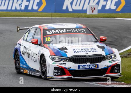 11th giugno 2022; Oulton Park, Little Budworth, Cheshire, Inghilterra; Kwik Fit British Touring Car Championship, Oulton Park: Stephen Jelly nel suo Team BMW BMW 330e M Sport durante le prove Foto Stock