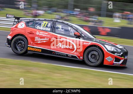 11th giugno 2022; Oulton Park, Little Budworth, Cheshire, Inghilterra; Kwik Fit British Touring Car Championship, Oulton Park: Sam Osborne nella sua APEC Racing con Beavis Morgam Ford Focus ST durante la pratica Foto Stock