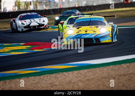 88 POORDAD Fred (usa), LINDSEY Patrick (usa), HEYLEN Jan (bel), Dempsey-Proton Racing, Porsche 911 RSR - 19, in azione durante la 2022 24 ore di le Mans, 3rd round del Campionato Mondiale di Endurance 2022 della FIA, sul circuito della Sarthe, dal 11 al 12 giugno 2022 a le Mans, Francia - Foto Thomas Fenetre / DPPI Foto Stock