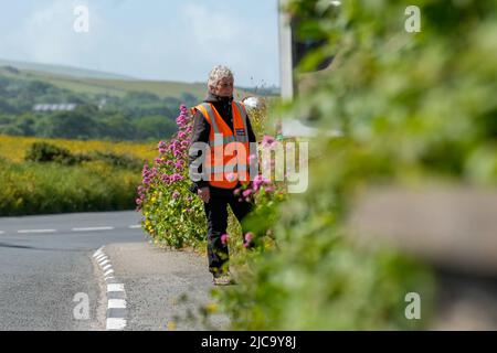 Douglas, isola di Man. 10th giugno 2022. Un Marshall durante il Monster Energy Supersport TT Race 2 all'Isola di Man, Douglas, Isola di Man il 8 giugno 2022. Foto di David Horn. Credit: Prime Media Images/Alamy Live News Foto Stock