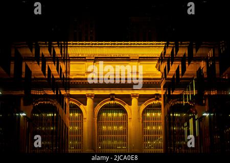 Grand Central Station con specchi notturni Foto Stock