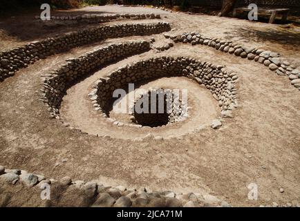 Acquedotto Cantalloc nella città di Nazca o Nazca, acquedotti o pozzi a forma di spirale o, Perù, Inca architettura e cultura. Foto Stock