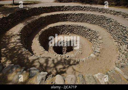 Acquedotto Cantalloc nella città di Nazca o Nazca, acquedotti o pozzi a forma di spirale o, Perù, Inca architettura e cultura. Foto Stock