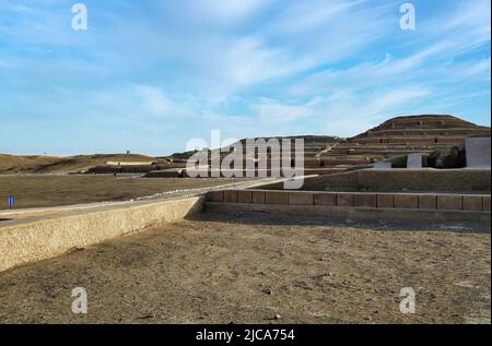 Piramide di Nazca al sito archeologico di Cahuachi nel deserto di Nazca in Perù Foto Stock