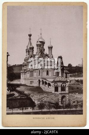 Chiesa russa a Karlsbad, Austria-Ungheria, ora Karlovy Vary nella Repubblica Ceca, raffigurata nella fotografia d'epoca in bianco e nero datata dall'inizio del 20th secolo. La Chiesa Ortodossa di San Pietro e Paolo fu costruita tra il 1893 e il 1897. Per gentile concessione della collezione fotografica Azoor. Foto Stock