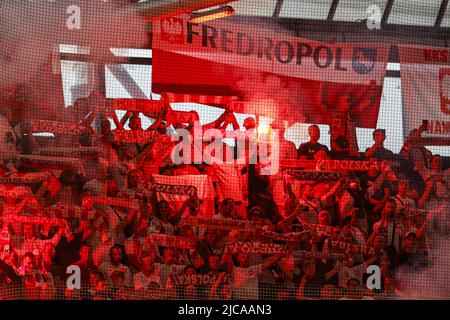 ROTTERDAM - i sostenitori della Polonia hanno dato il via ai fuochi d'artificio durante la partita della UEFA Nations League tra Paesi Bassi e Polonia allo stadio Feyenoord il 11 giugno 2022 a Rotterdam, Paesi Bassi. ANP MAURICE VAN STEEN Foto Stock