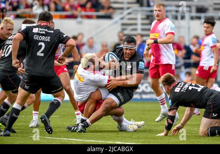 Mako Vunipola di Saracens è affrontata dal suo numero opposto Joe Marler di Harlequins durante la partita di rugby semifinale della Gallagher Premiership tra Saracens e Harlequins allo StoneX Stadium di Londra, Inghilterra, il 11 giugno 2022. Foto di Phil Hutchinson. Solo per uso editoriale, licenza richiesta per uso commerciale. Nessun utilizzo nelle scommesse, nei giochi o nelle pubblicazioni di un singolo club/campionato/giocatore. Credit: UK Sports Pics Ltd/Alamy Live News Foto Stock