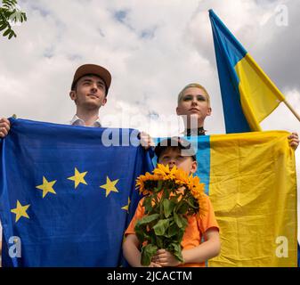 Berlino, Berlino, Germania. 11th giugno 2022. I rifugiati e i sostenitori ucraini attraversano Berlino, in Germania, sabato 11 giugno 2022. (Credit Image: © Dominic Gwinn/ZUMA Press Wire) Foto Stock