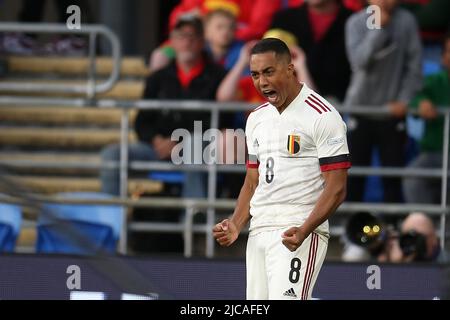 Cardiff, Regno Unito. 11th giugno 2022. Youri Tielemans del Belgio festeggia dopo aver ottenuto il punteggio del suo team 1st gol. Lega delle Nazioni UEFA, partita di gruppo D, Galles contro Belgio presso lo stadio cittadino di Cardiff, Galles del Sud, sabato 11th giugno 2022. Solo per uso editoriale. pic by Andrew Orchard/Andrew Orchard SPORTS photography/Alamy Live News Credit: Andrew Orchard SPORTS photography/Alamy Live News Foto Stock