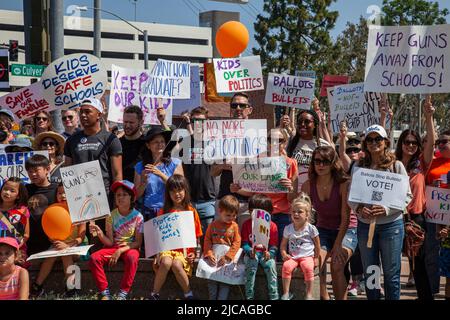 Marzo per il rally di vita a Culver City 11 2022 giugno, Los Angeles, California, USA Foto Stock