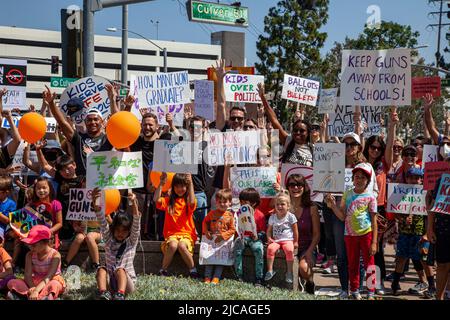 Marzo per il rally di vita a Culver City 11 2022 giugno, Los Angeles, California, USA Foto Stock