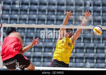 Roma, Italia. 11th giugno 2022. Andre/George (Brasile) vs Huber/Dressler (Austria) durante i Campionati del mondo di Beach Volley (day2), Beach Volley a Roma, Italia, Giugno 11 2022 Credit: Independent Photo Agency/Alamy Live News Foto Stock