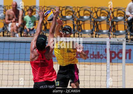 Roma, Italia. 11th giugno 2022. Andre/George (Brasile) vs Huber/Dressler (Austria) durante i Campionati del mondo di Beach Volley (day2), Beach Volley a Roma, Italia, Giugno 11 2022 Credit: Independent Photo Agency/Alamy Live News Foto Stock