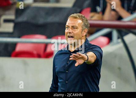 La guida del DFB Hans-Dieter Hansi Flick , Bundestrainer, Nationaltrainer, geste nella Lega delle Nazioni UEFA 2022 partita UNGHERIA - GERMANIA nella stagione 2022/2023 su Juni 11, 2022 a Budapest, Ungheria. © Peter Schatz / Alamy Live News Foto Stock