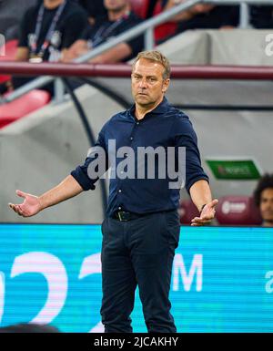 La guida del DFB Hans-Dieter Hansi Flick , Bundestrainer, Nationaltrainer, geste nella Lega delle Nazioni UEFA 2022 partita UNGHERIA - GERMANIA nella stagione 2022/2023 su Juni 11, 2022 a Budapest, Ungheria. © Peter Schatz / Alamy Live News Foto Stock