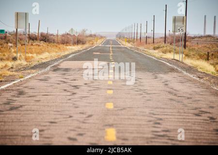 Route 66, iconica vista dell'autostrada americana dal centro Foto Stock