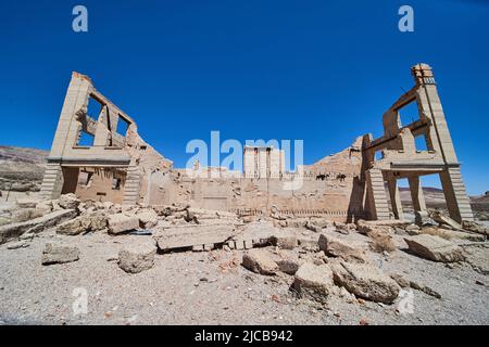Rhyolite vecchia banca costruzione profilo laterale nel deserto Foto Stock