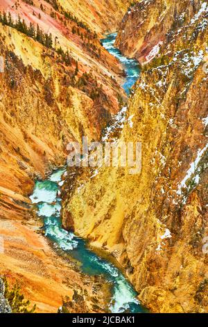 Vista sul Grand Canyon di Yellowstone in inverno Foto Stock