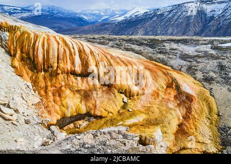 Stordimento di strati caldi sulla massa di Yellowstone alle sorgenti termali calde Foto Stock