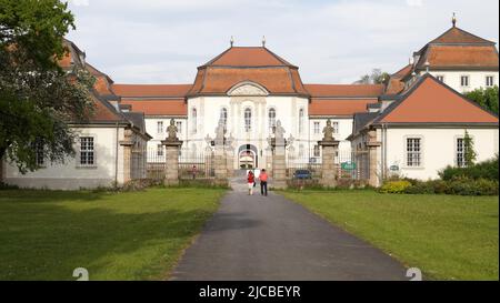 Schloss Fasanerie, originariamente chiamato Schloss Adolphseck, porta principale, complesso del palazzo del 1700s, vicino a Fulda, Eichenzell, Germania Foto Stock