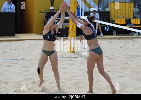 Foro Italico, Roma, Italia, 11 giugno 2022, Schutzenhofer/Plesiutschnig (Austria) esultazione durante i campionati mondiali di Beach volley (day2) - Beac Foto Stock