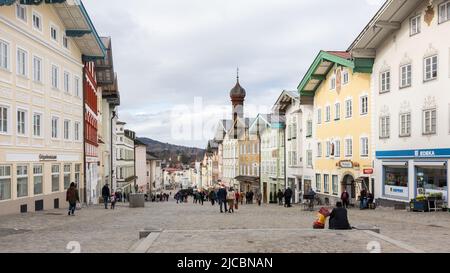 Bad Tölz, Germania - 2 febbraio 2022: Centro di Bad Tölz. Foto Stock