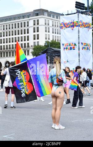 Vienna, Austria, 11th Jun, 2022. 26th Rainbow Parade sulla Wiener Ringstrasse Foto Stock