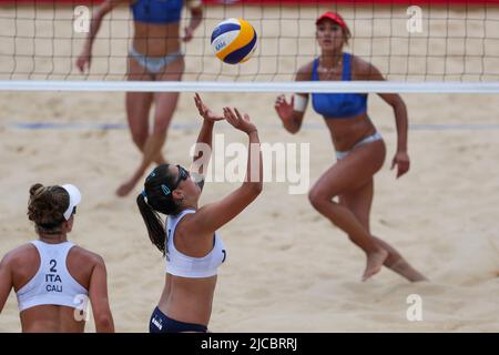 Roma, Italia. 11th giugno 2022. Cali/Tega (Italia) durante i Campionati del mondo di Beach Volley (day2), Beach Volley a Roma, Italia, Giugno 11 2022 Credit: Independent Photo Agency/Alamy Live News Foto Stock