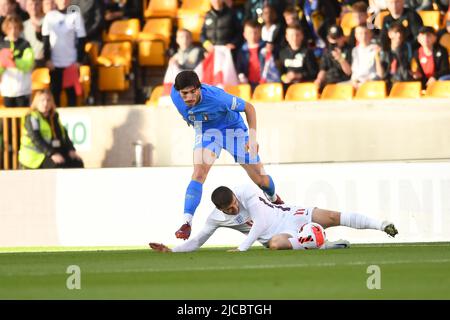 Sandro tonali (Italia) Monte Mason (Inghilterra) Durante la partita UEFA UEFA Nations League 2022 2023 tra Inghilterra 0-0 Italia al Molineux Stadium il 11 giugno 2022 a Wolverhampton, Inghilterra. (Foto di Maurizio Borsari/AFLO) Foto Stock
