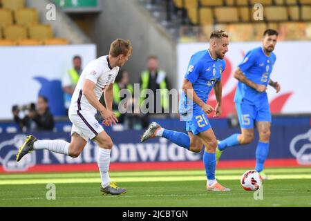 Davide Frattesi (Italia) James Ward-Prowse (Inghilterra) Durante la partita UEFA UEFA Nations League 2022 2023 tra Inghilterra 0-0 Italia al Molineux Stadium il 11 giugno 2022 a Wolverhampton, Inghilterra. (Foto di Maurizio Borsari/AFLO) Foto Stock