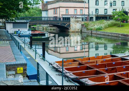Primavera alba sul fiume Cam a Cambridge, Inghilterra. Foto Stock