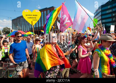 Wroclaw, Wroclaw, Polonia. 11th giugno 2022. Quasi 20.000 persone hanno partecipato alla marcia LGBT nel centro di Breslavia. L'ordine è stato mantenuto dalla polizia, e la contromisura era composta da 10 persone. (Credit Image: © Krzysztof Zatycki/ZUMA Press Wire) Foto Stock