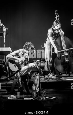 Guitarricadelafuente en su concierto de Zaragoza haciendo un esaurito en la Sala Mozart Foto Stock