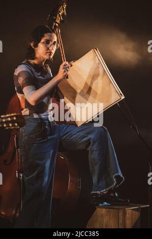 Guitarricadelafuente en su concierto de Zaragoza haciendo un esaurito en la Sala Mozart Foto Stock