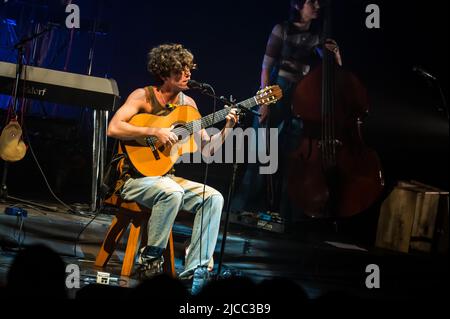 Guitarricadelafuente en su concierto de Zaragoza haciendo un esaurito en la Sala Mozart Foto Stock